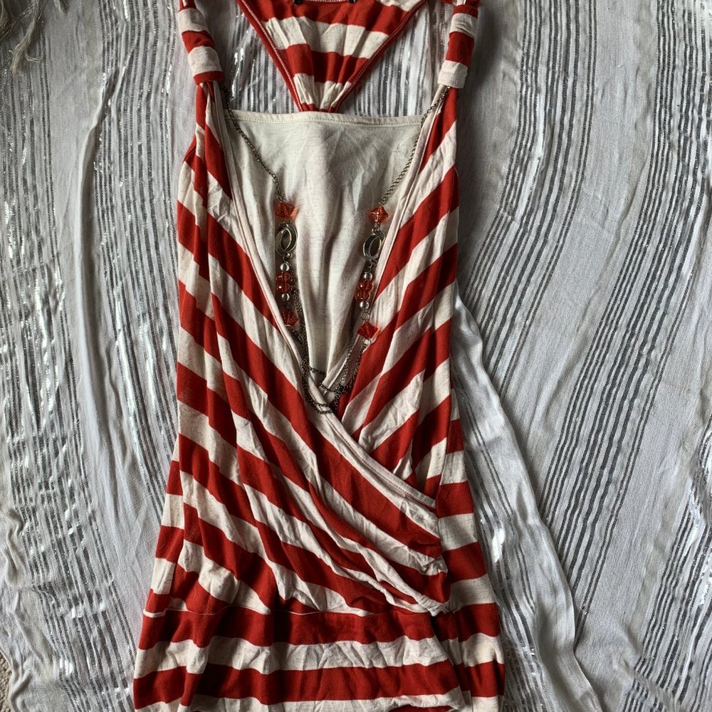 Tank with built in necklace